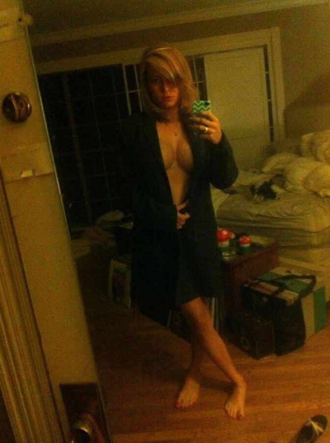 Free porn pics of Brie Larson. 3 of 3 pics