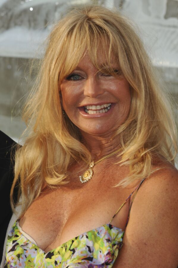 Free porn pics of Goldie Hawn 11 of 32 pics