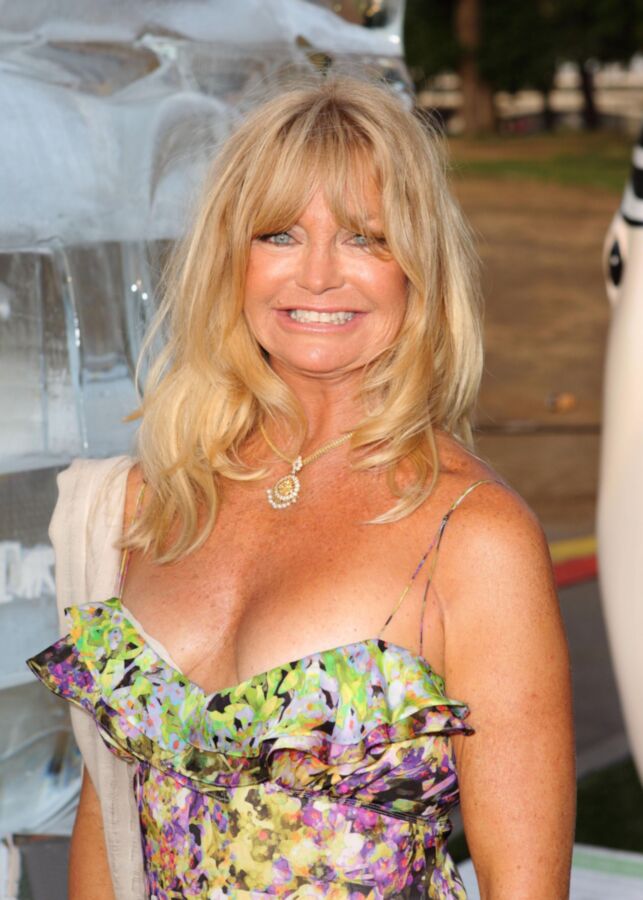 Free porn pics of Goldie Hawn 15 of 32 pics