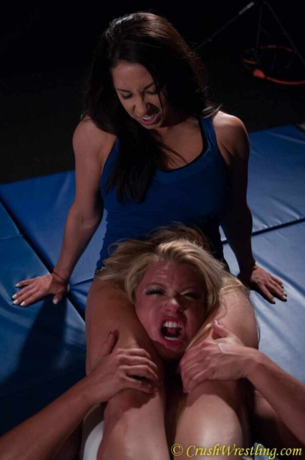 Free porn pics of wrestling 15 of 186 pics