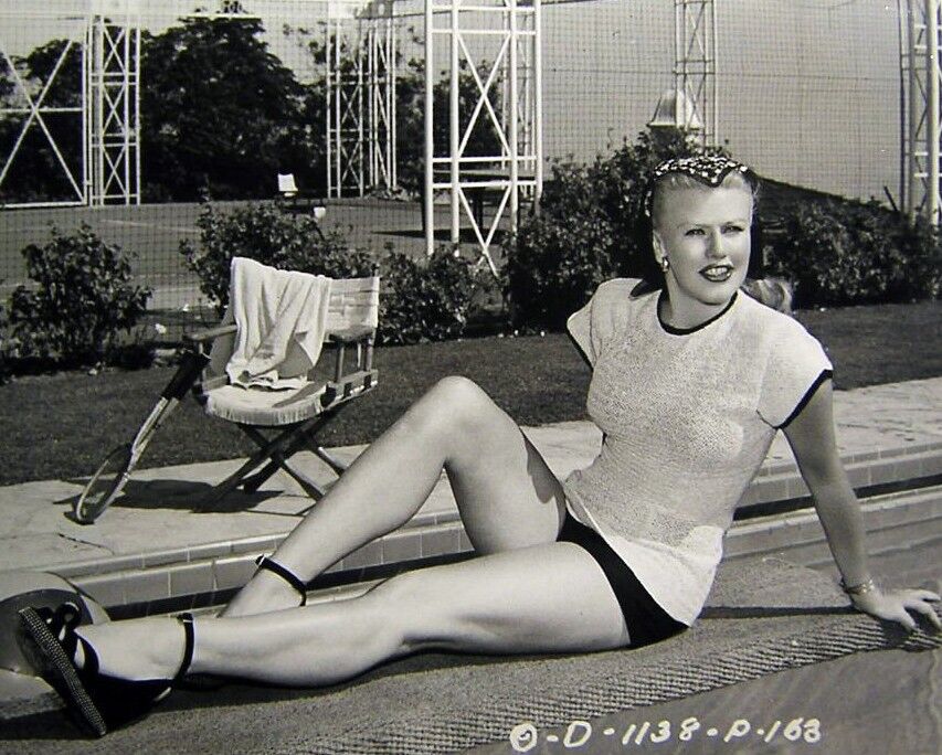 Free porn pics of Ginger Rogers 17 of 44 pics