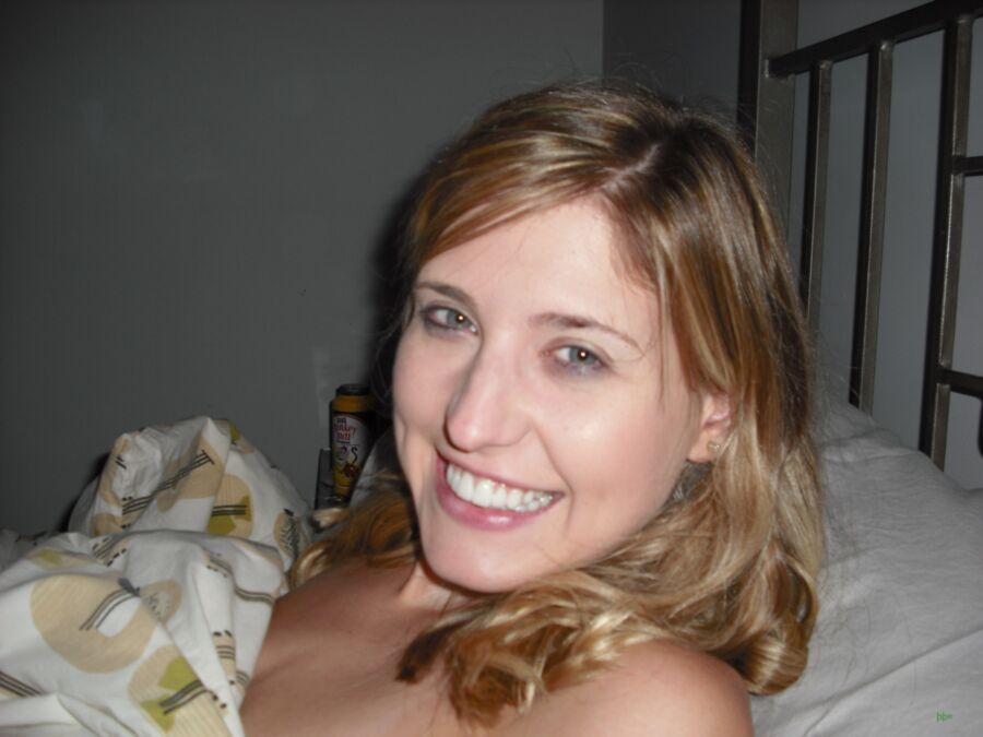 Free porn pics of Smiling Meagre 6 of 92 pics