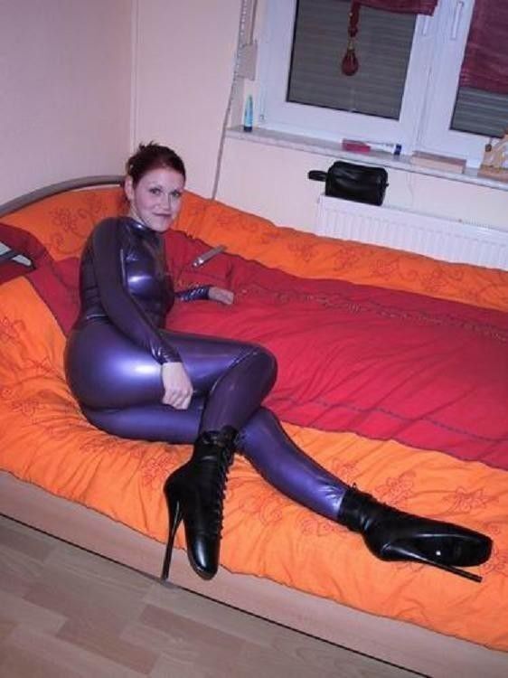 Amateur latex wife free porn photo