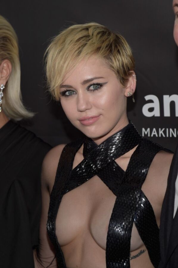 Free porn pics of Miley Cyrus at amFAR Gala 5 of 9 pics