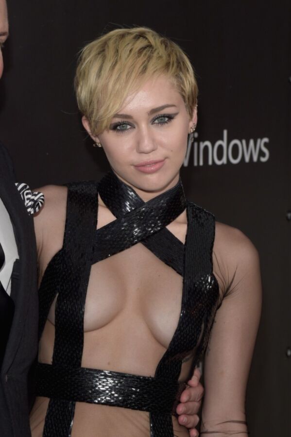 Free porn pics of Miley Cyrus at amFAR Gala 6 of 9 pics
